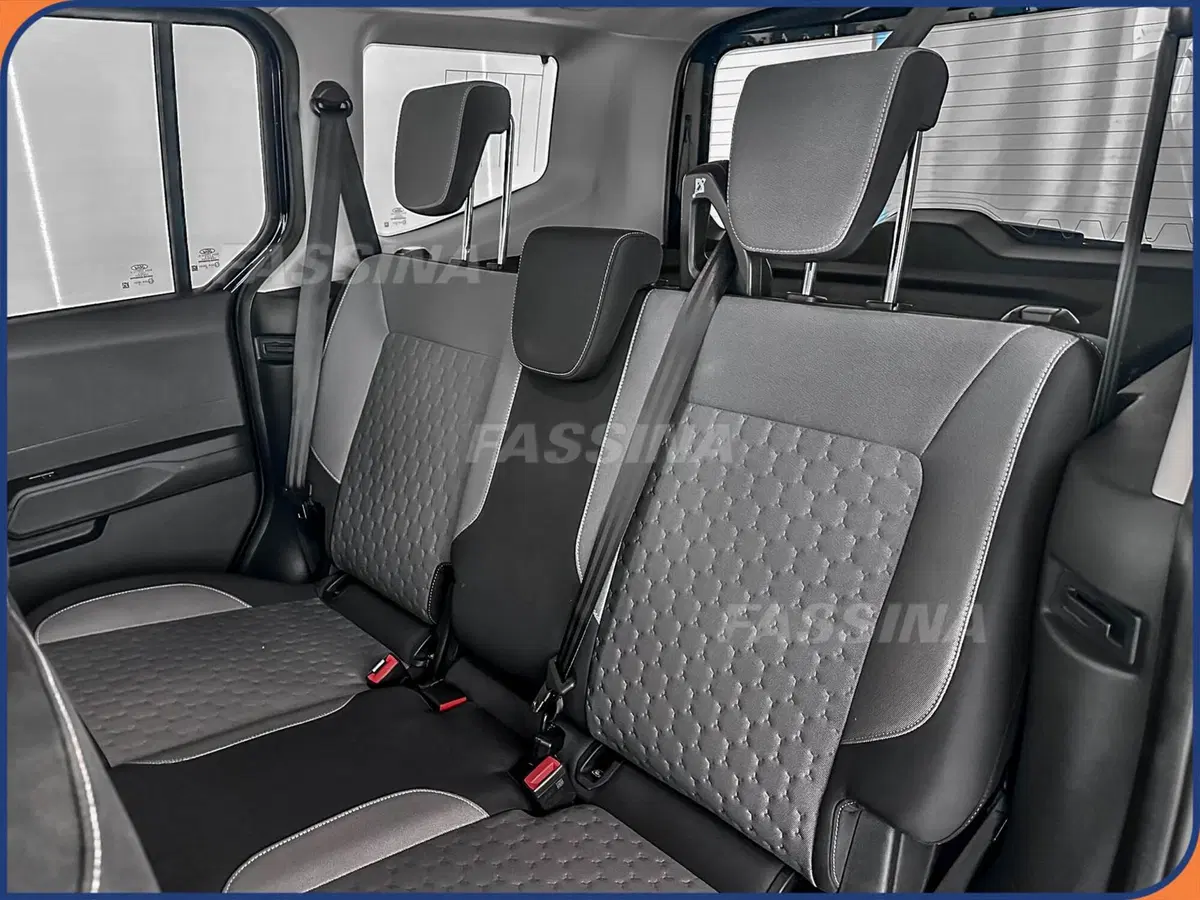 Ford Tourneo Courier usata a Milano (10)