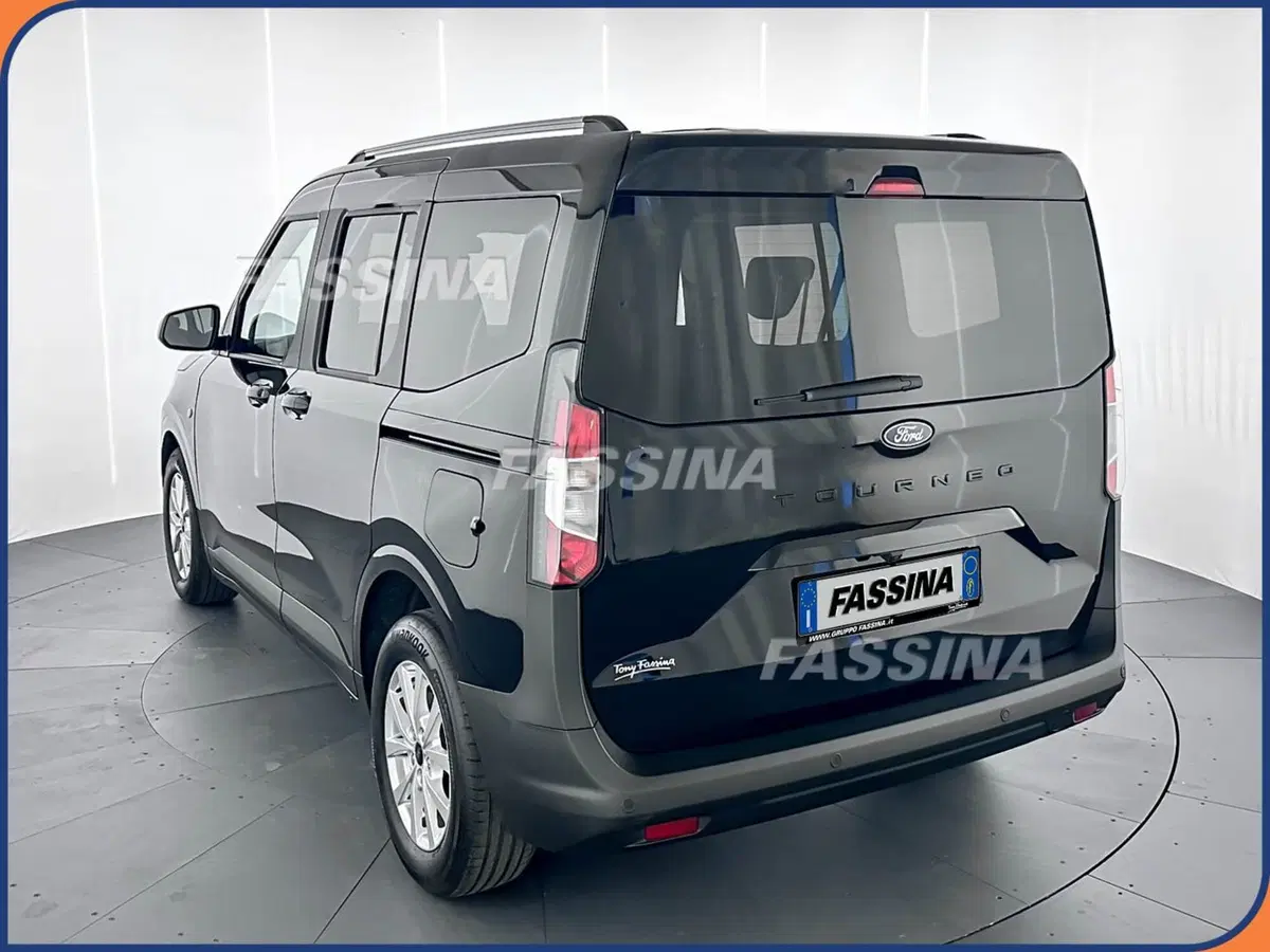 Ford Tourneo Courier usata a Milano (4)