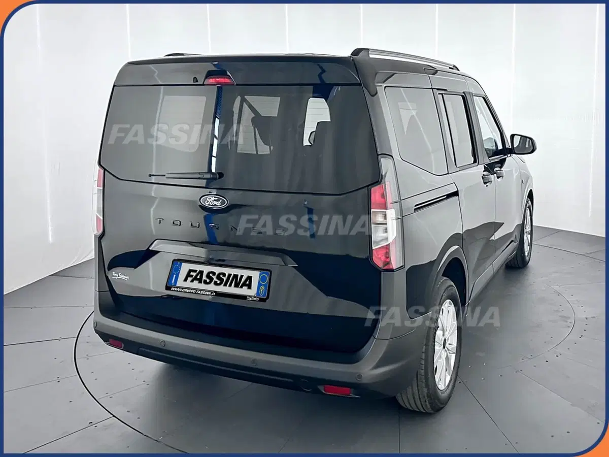 Ford Tourneo Courier usata a Milano (6)