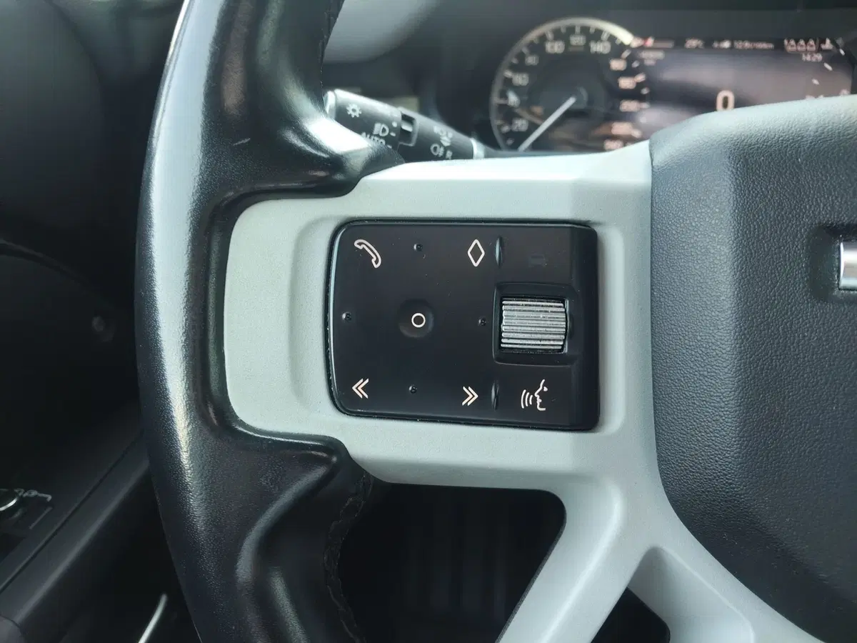 Land Rover Defender usata a Modena (13)