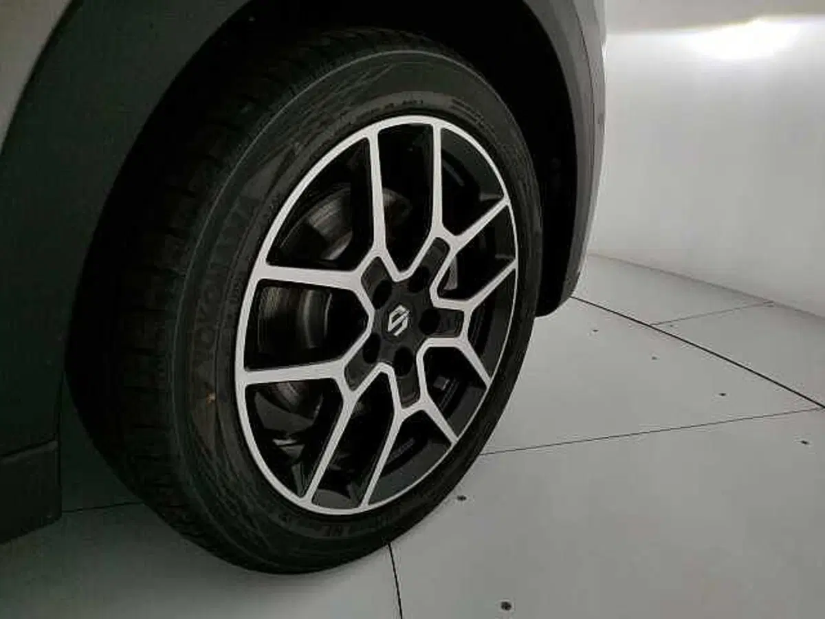 Leapmotor B03X nuova a Caserta (9)