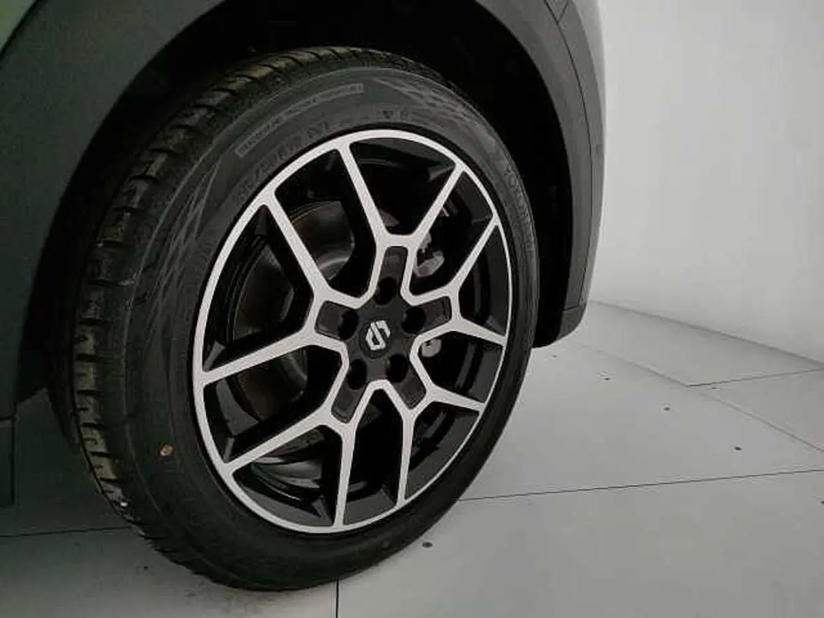 Leapmotor B03X nuova a Caserta (9)