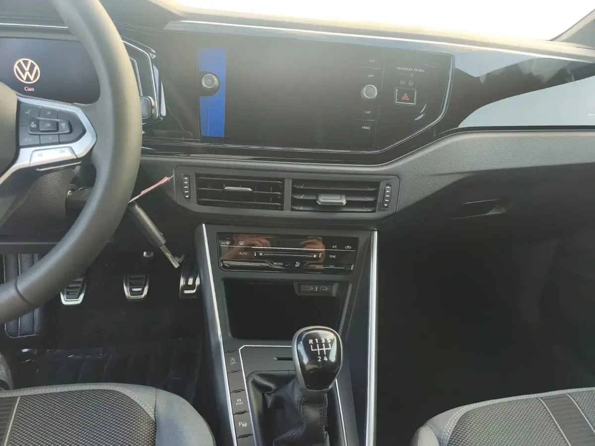 Volkswagen Polo nuova a Lecco (11)
