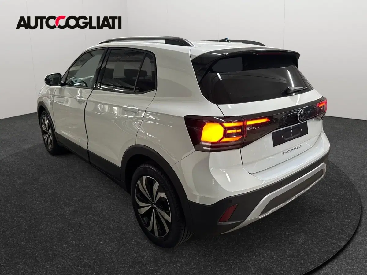 Volkswagen T-Cross nuova a Lecco (3)