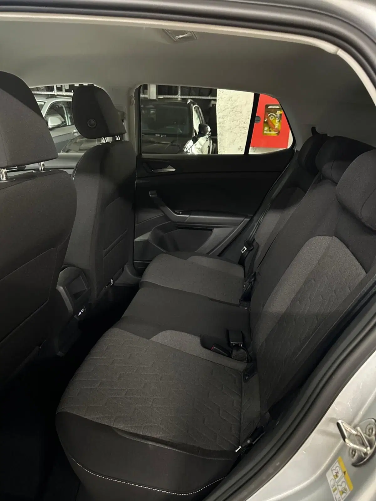 Volkswagen T-Cross nuova a Lecco (8)