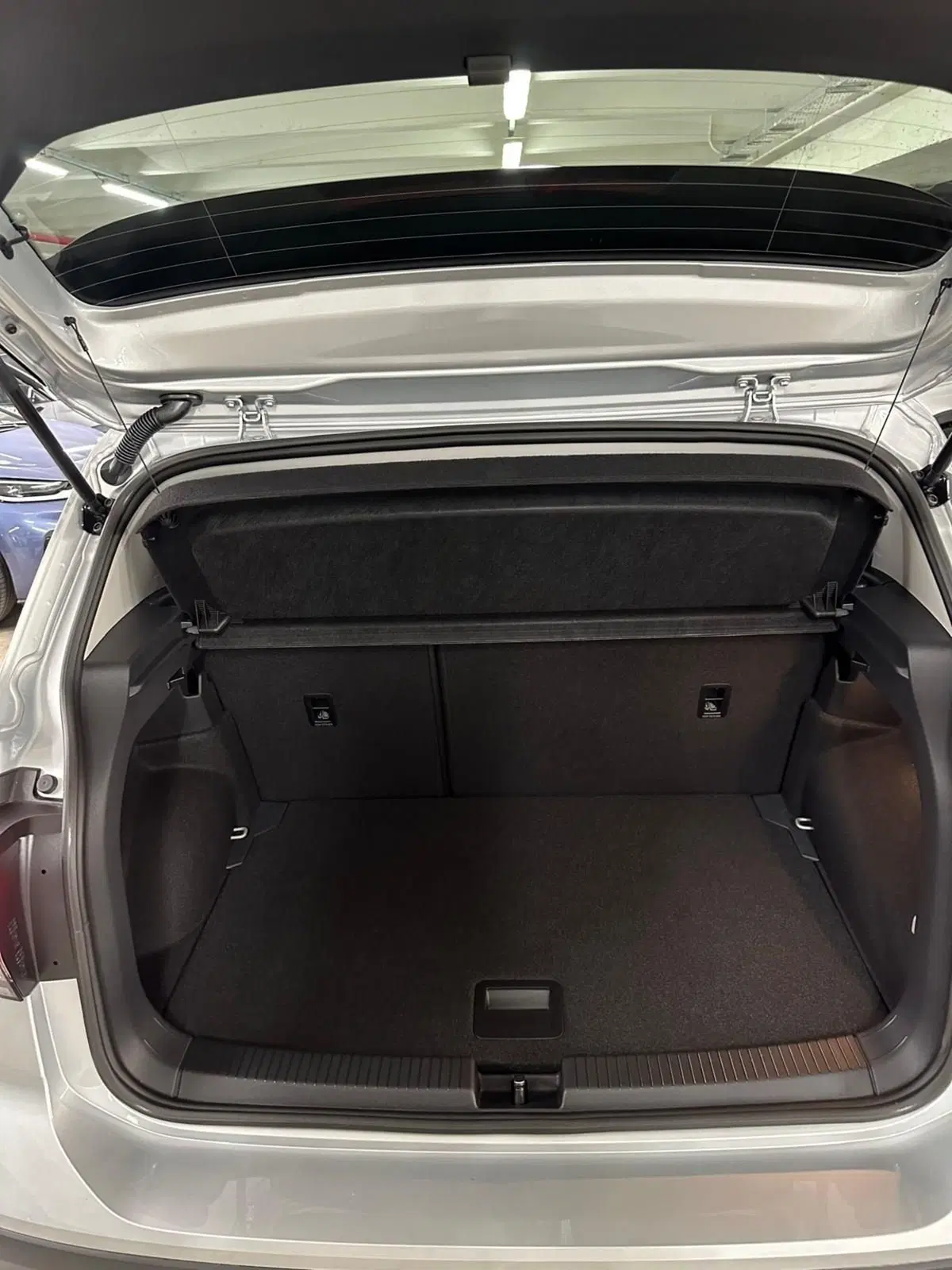 Volkswagen T-Cross nuova a Lecco (9)