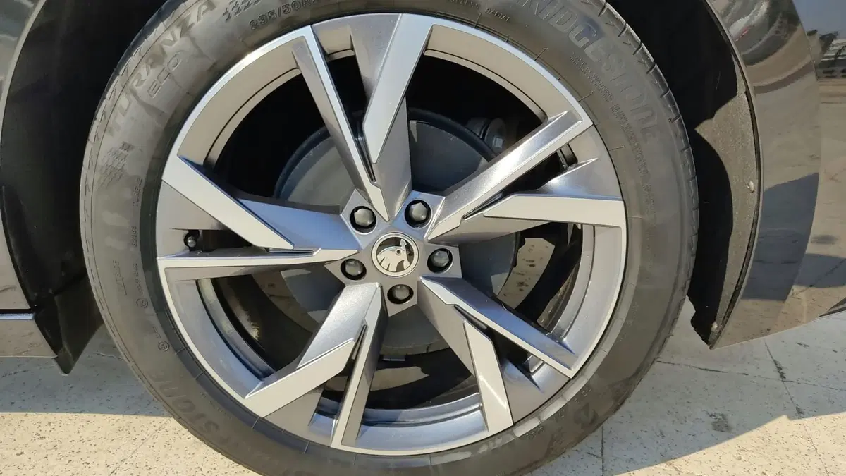 Skoda Enyaq usata a Taranto (10)