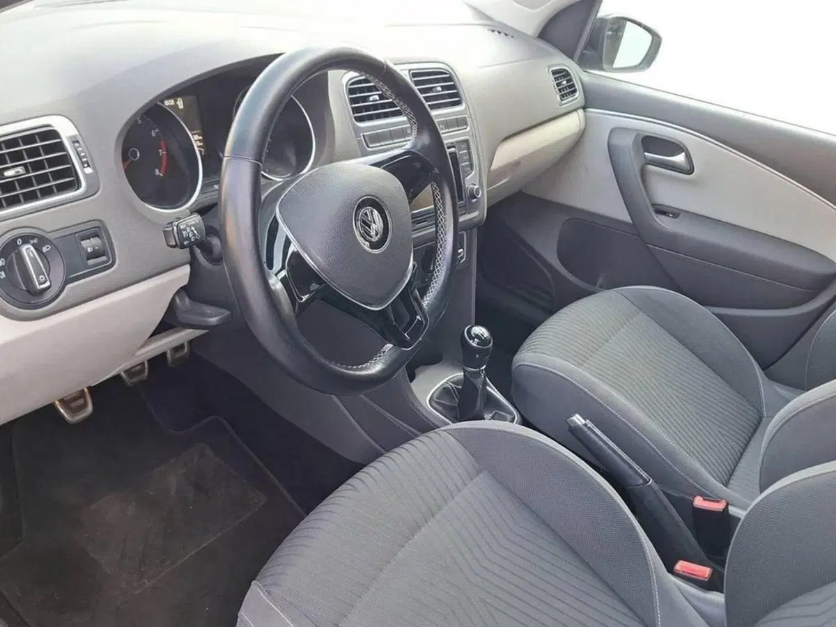 Volkswagen Polo usata a Torino (9)