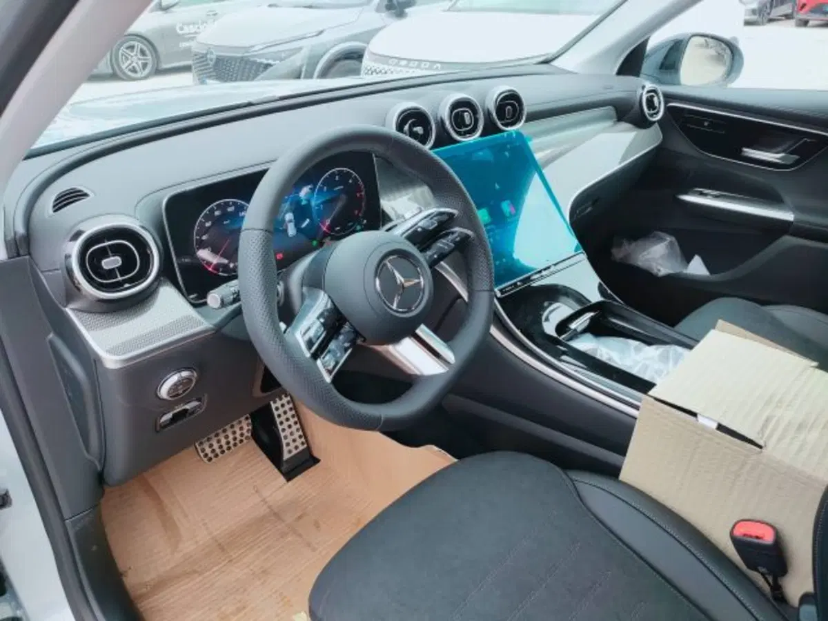 Mercedes-Benz GLC SUV nuova a Teramo (10)