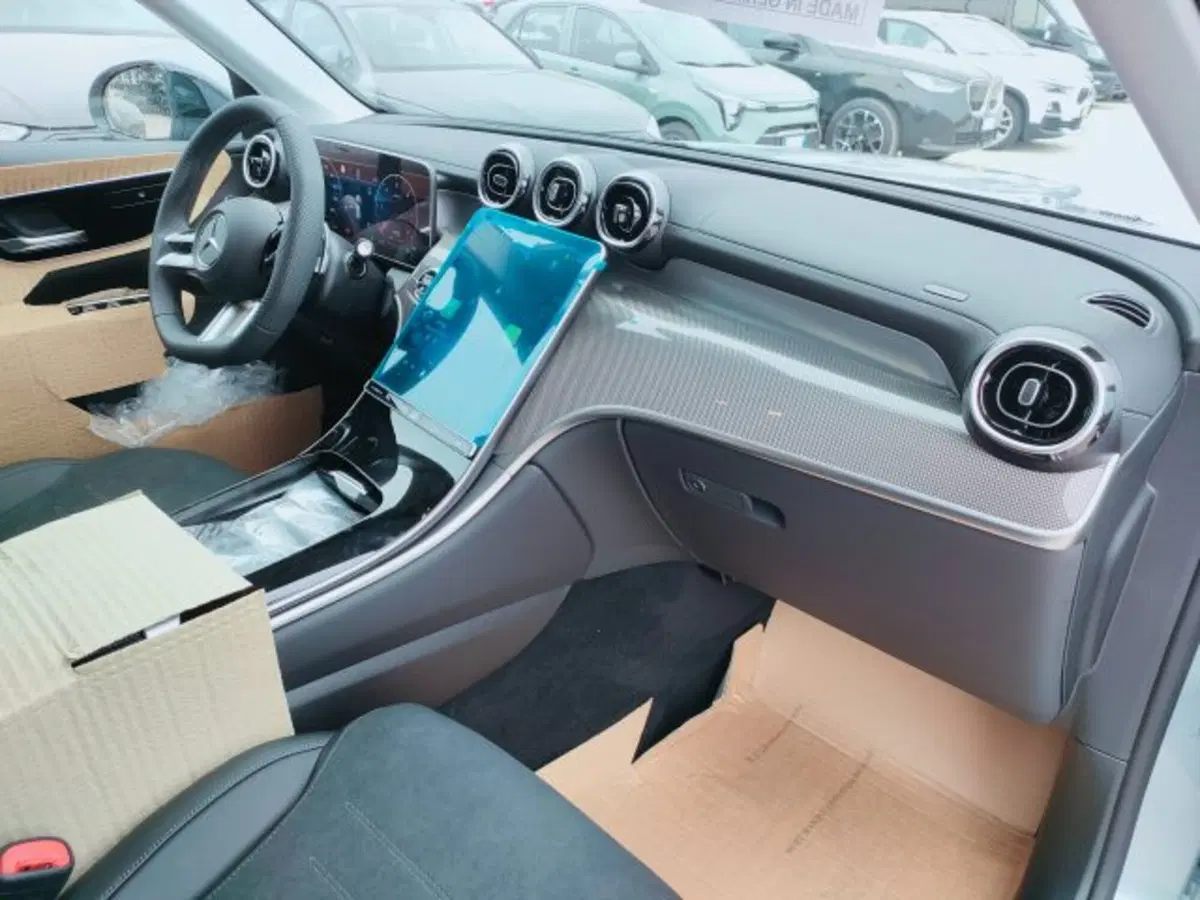 Mercedes-Benz GLC SUV nuova a Teramo (8)