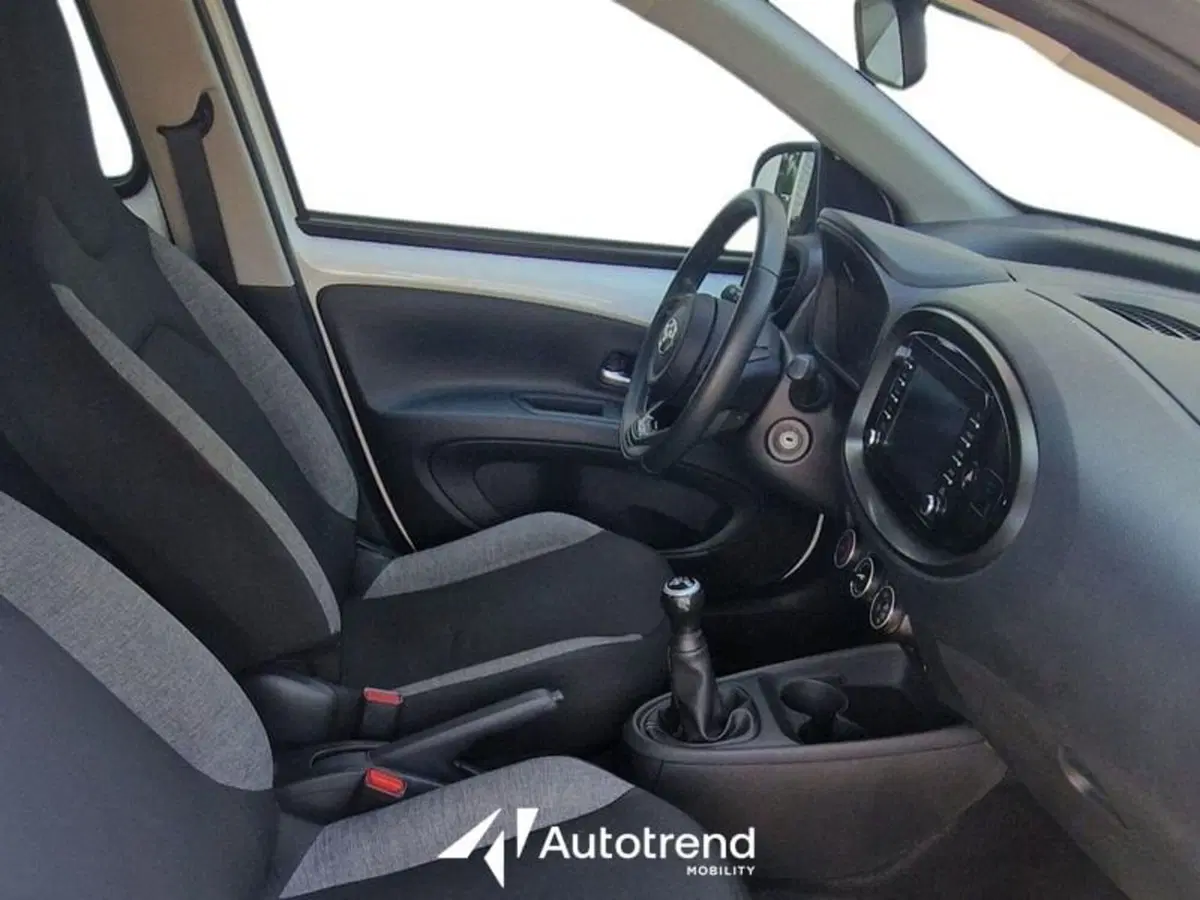 Toyota Aygo X usata a Lecce (5)