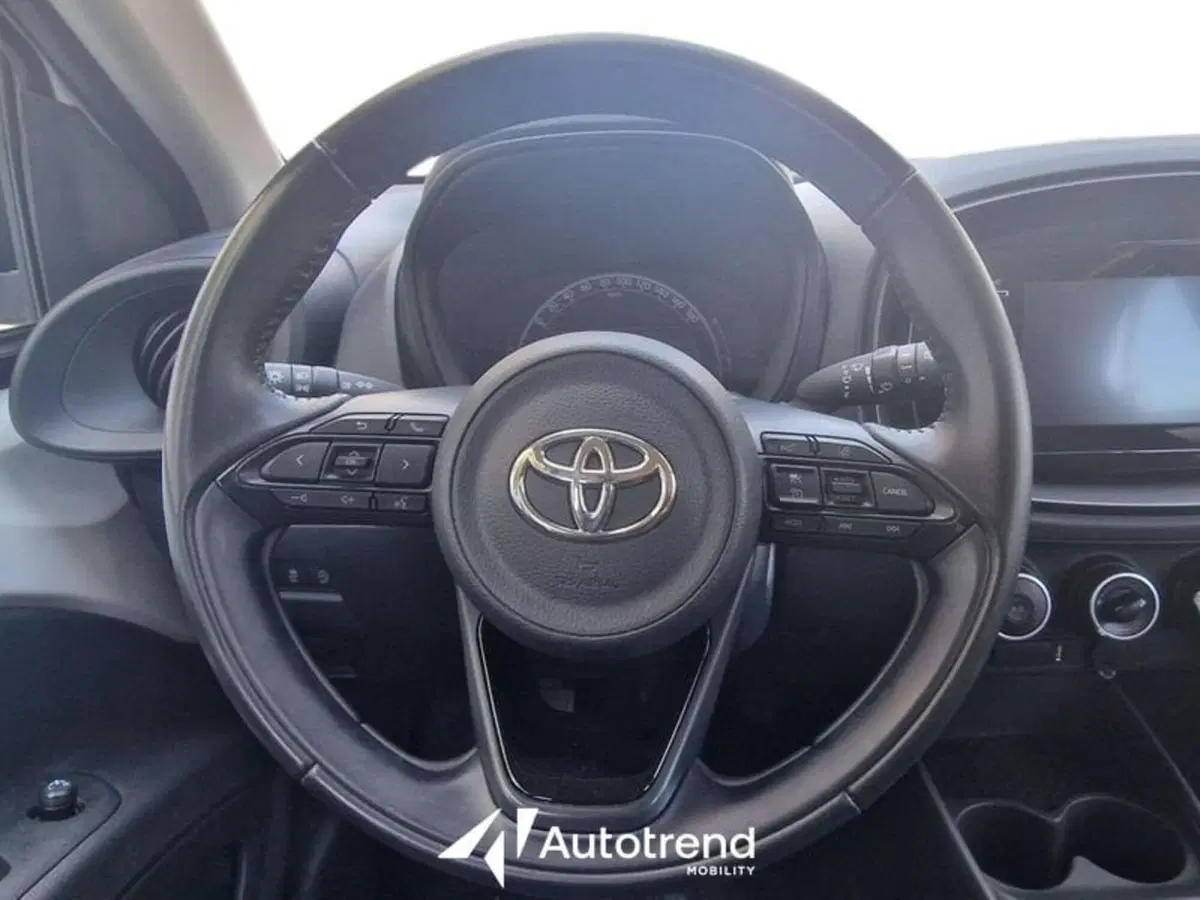 Toyota Aygo X usata a Lecce (7)
