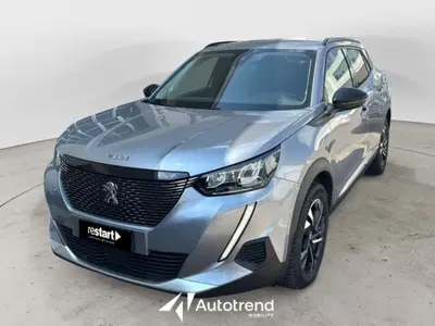 Peugeot 2008 BlueHDi 130 S&S EAT8 Allure Navi Pack del 2022 usata a Lecce