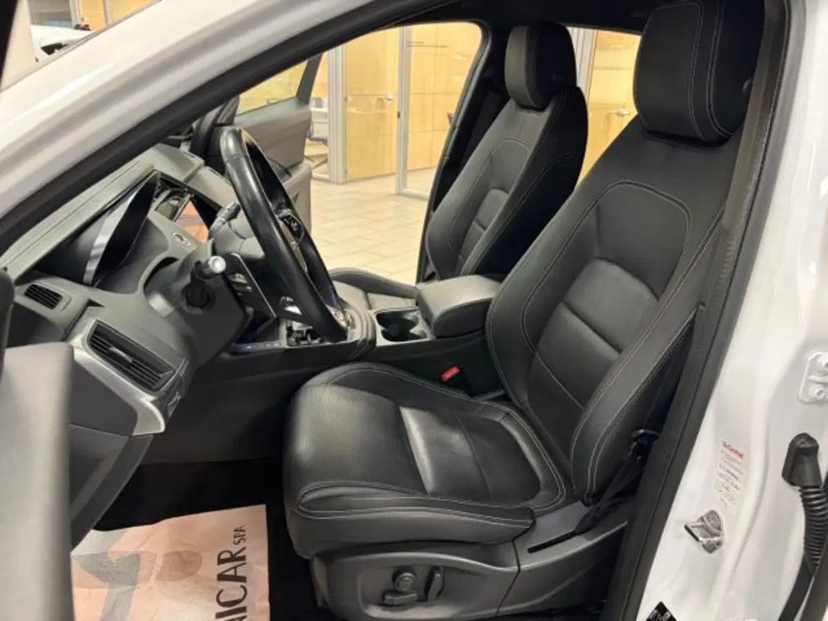 Jaguar E-Pace usata a Cuneo (13)
