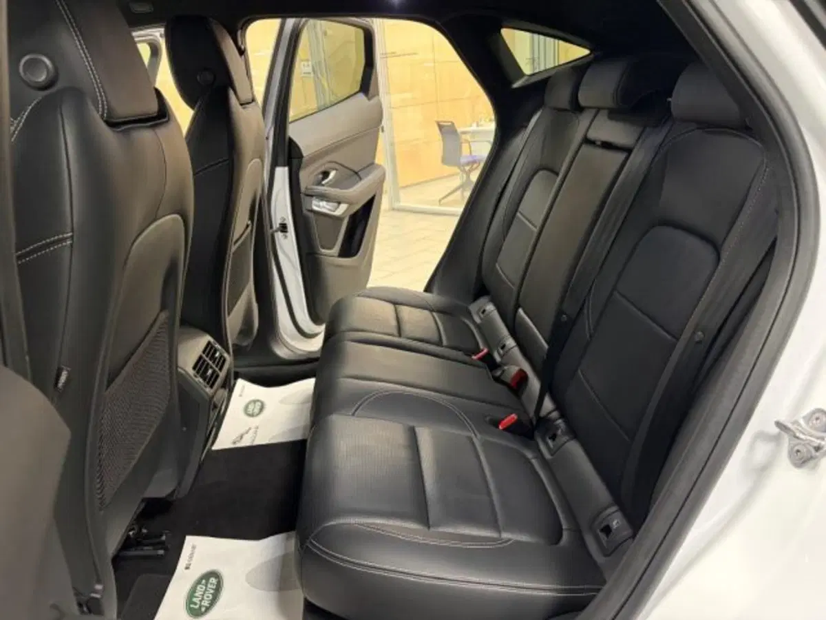 Jaguar E-Pace usata a Cuneo (14)