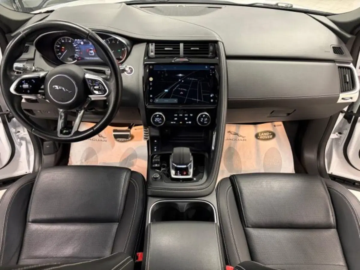 Jaguar E-Pace usata a Cuneo (9)