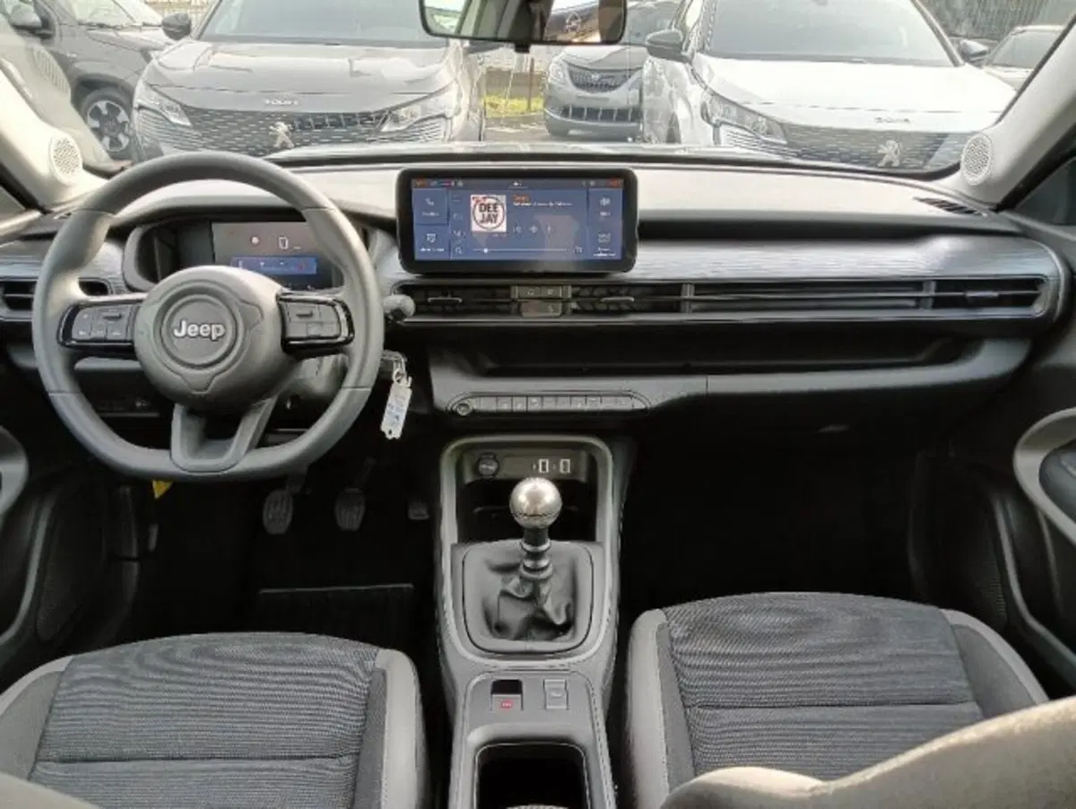 Jeep Avenger nuova a Brescia (11)