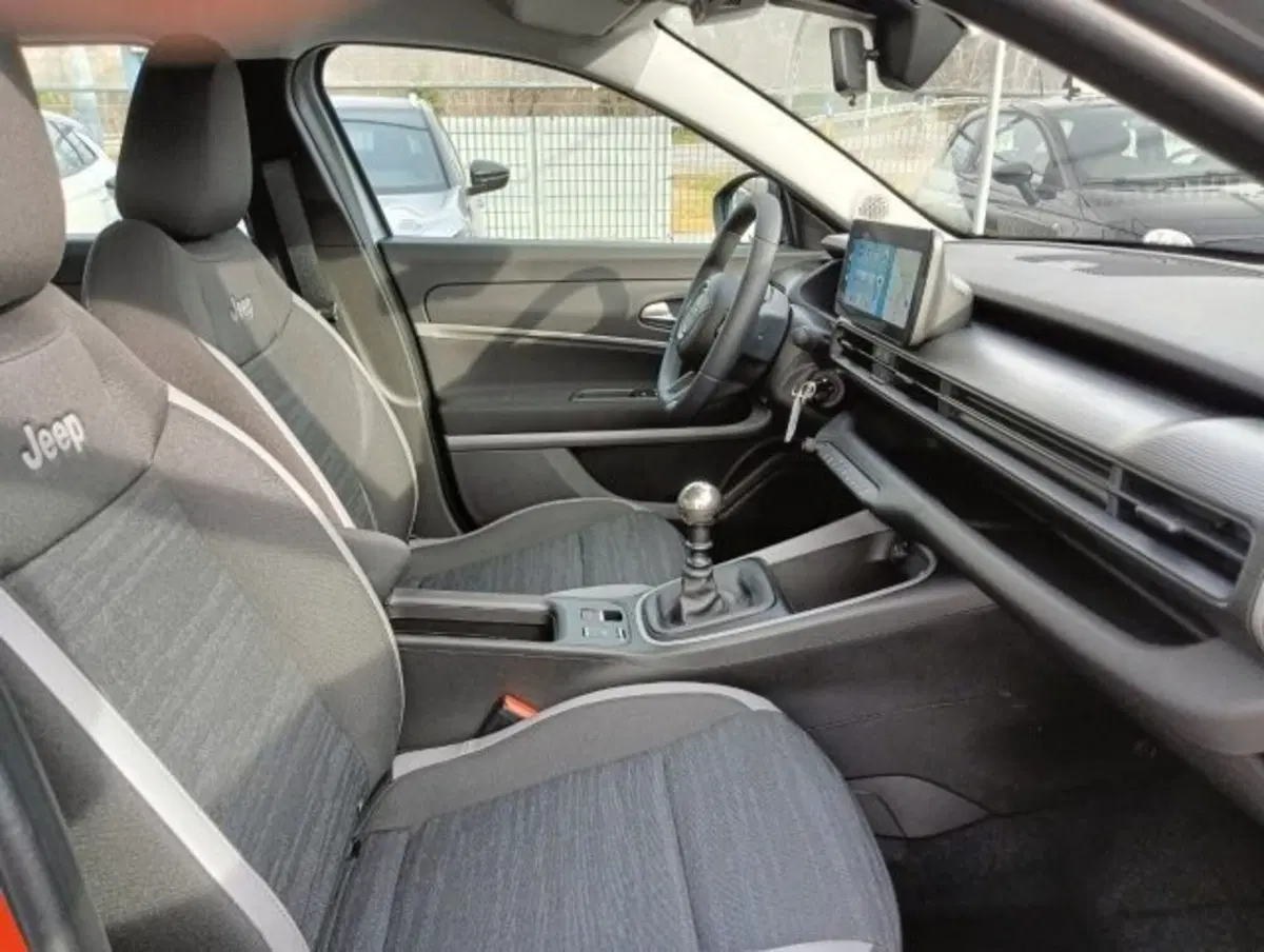 Jeep Avenger nuova a Brescia (16)