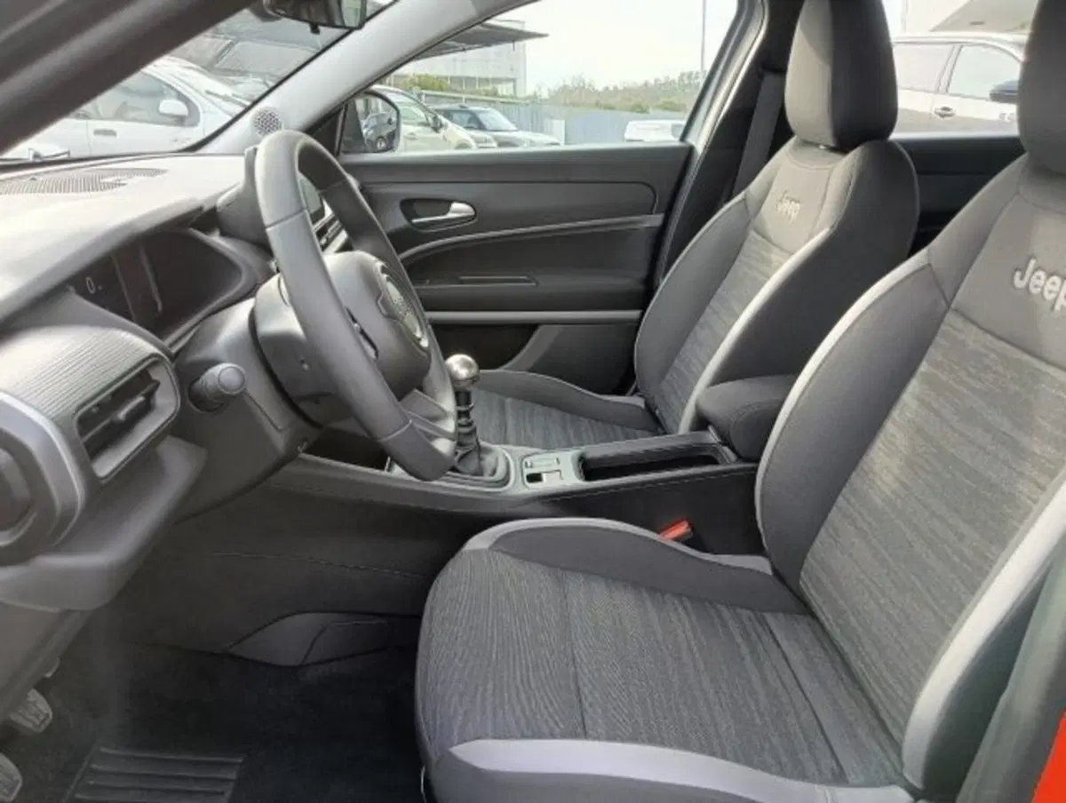 Jeep Avenger nuova a Brescia (8)