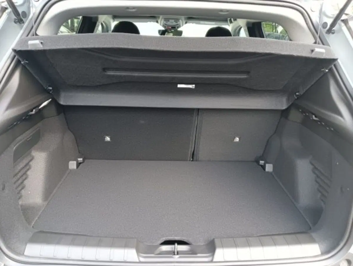 Jeep Avenger nuova a Brescia (15)