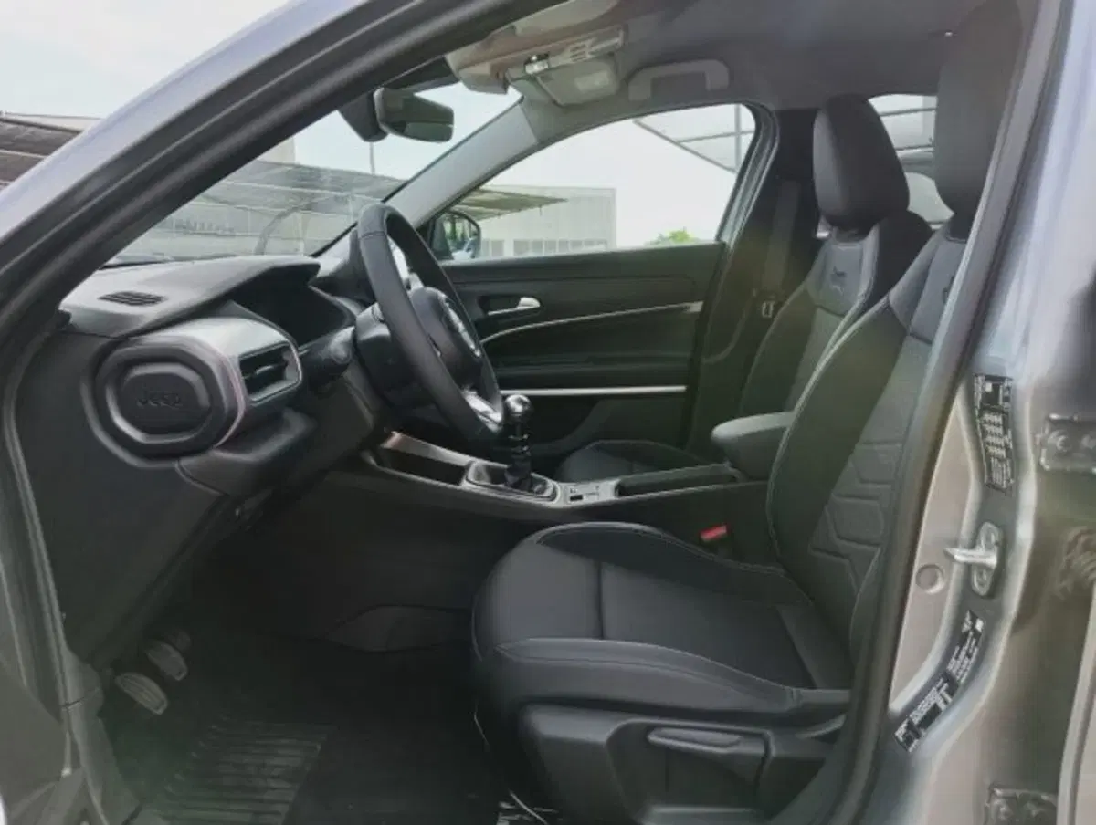 Jeep Avenger nuova a Brescia (16)