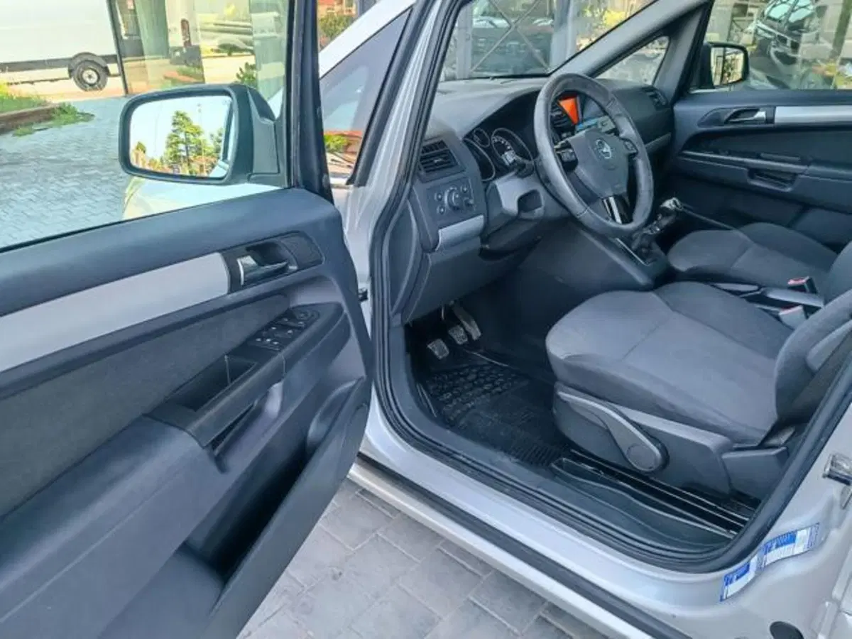 Opel Zafira usata a Pisa (5)