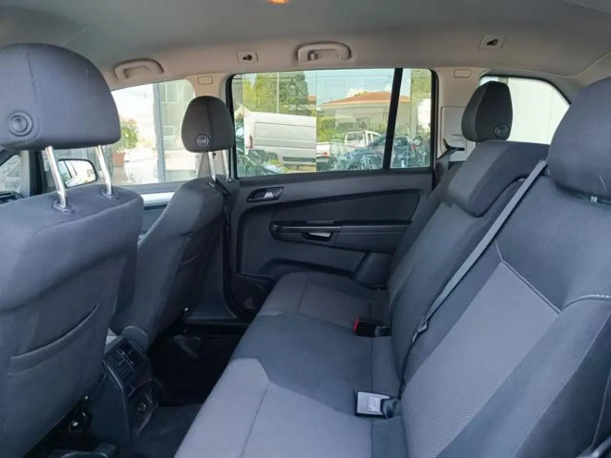 Opel Zafira usata a Pisa (8)
