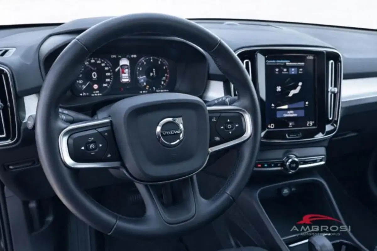 Volvo XC40 usata a Perugia (12)