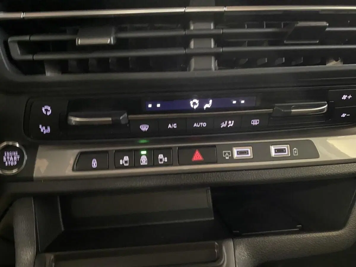 Peugeot Traveller nuova a Torino (11)