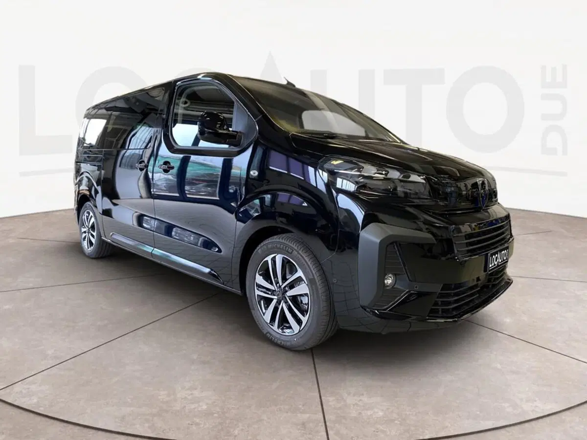 Peugeot Traveller nuova a Torino (3)