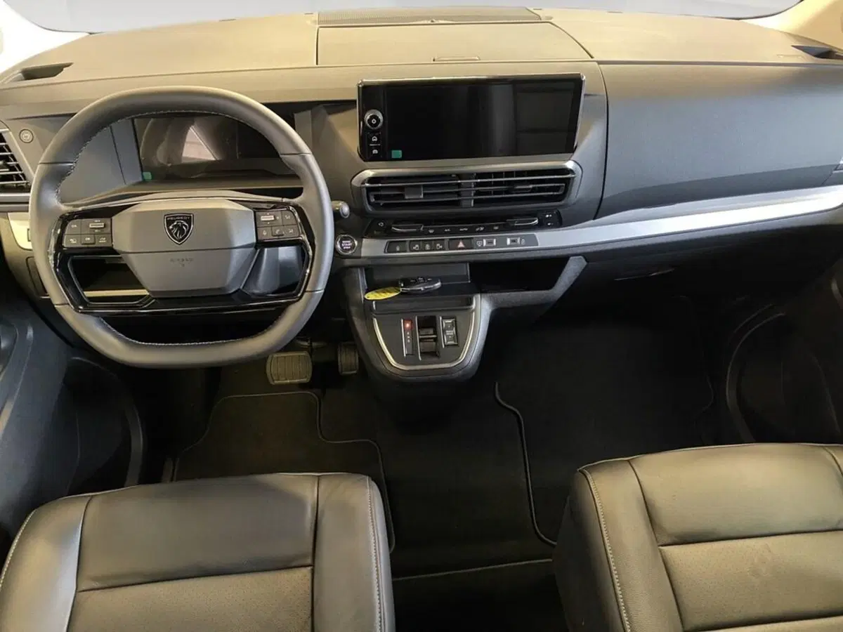 Peugeot Traveller nuova a Torino (6)