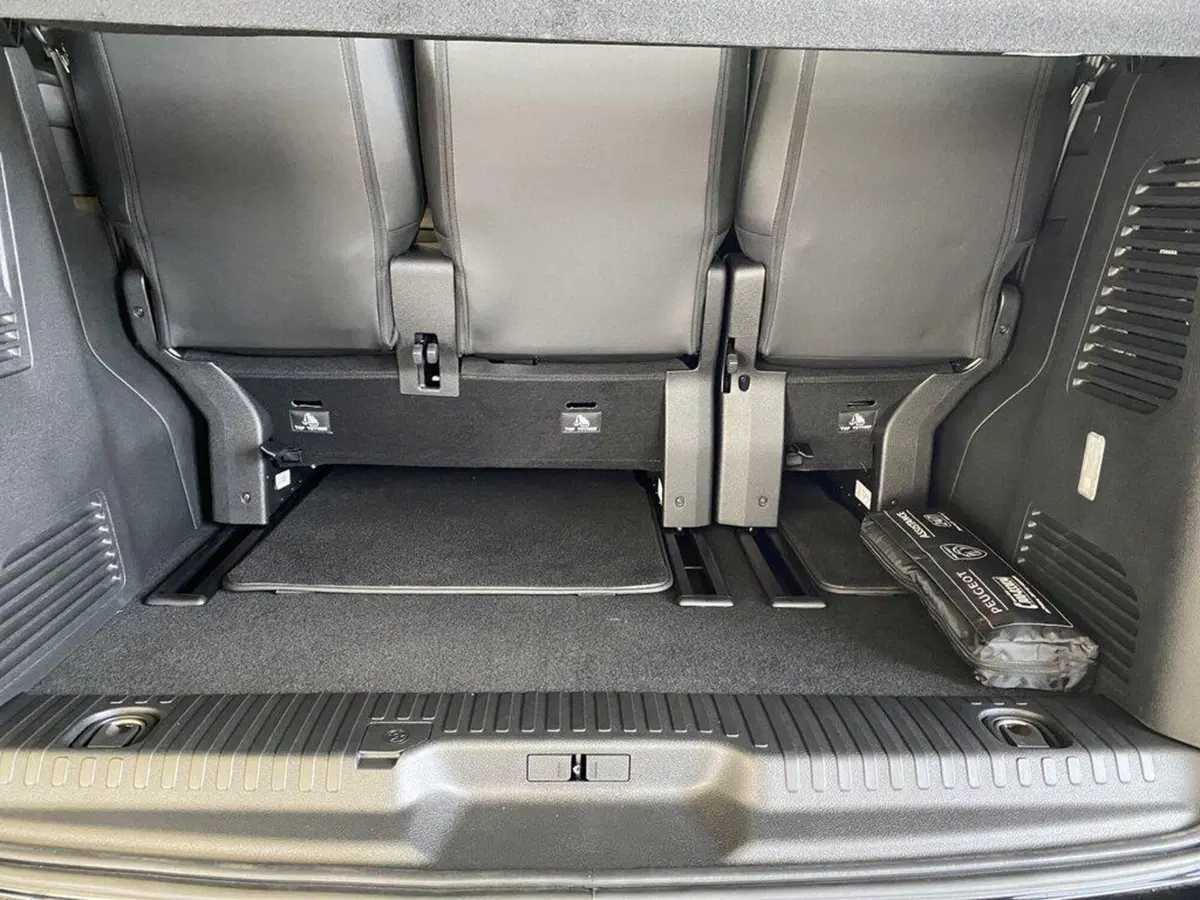 Peugeot Traveller nuova a Torino (9)