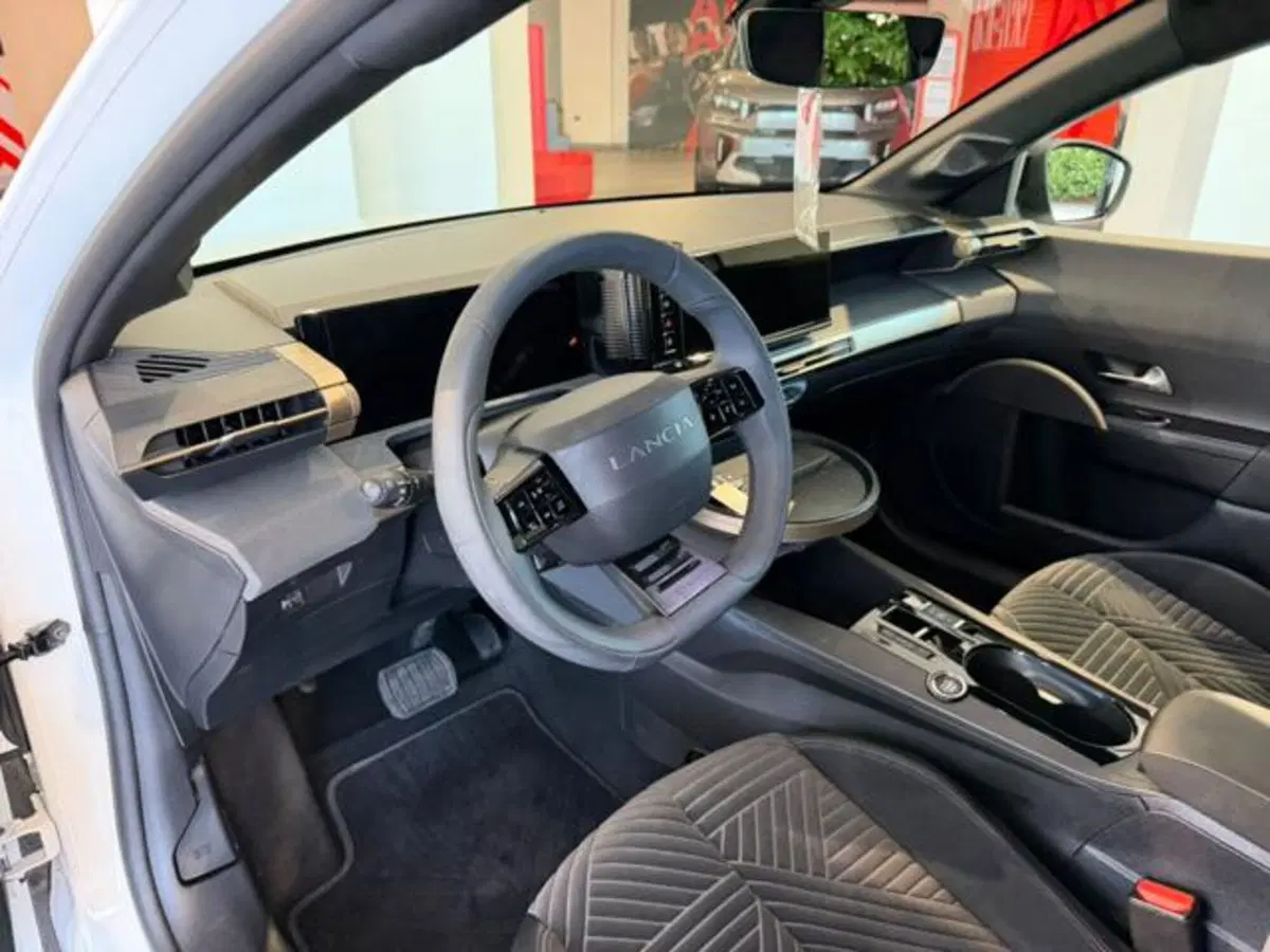 Lancia Ypsilon usata a Salerno (10)