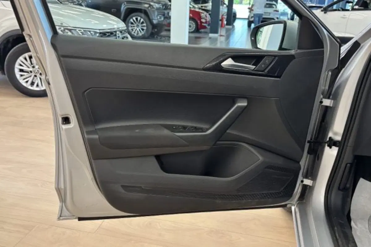 Volkswagen Polo usata a Latina (12)