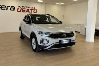 Volkswagen T-Roc 1.0 TSI Life del 2023 usata a Fondi