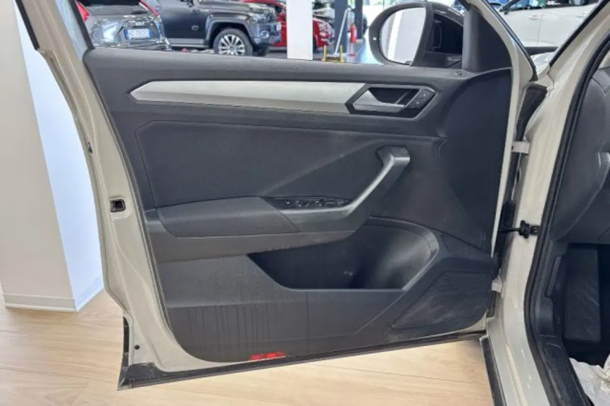 Volkswagen T-Roc usata a Latina (12)