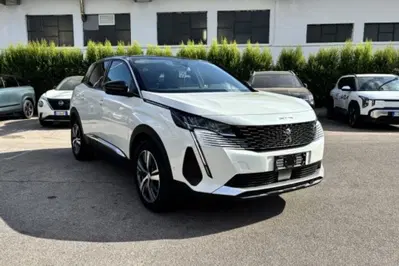Peugeot 3008 BlueHDi 130 S&S EAT8 Allure Pack del 2022 usata a Fondi