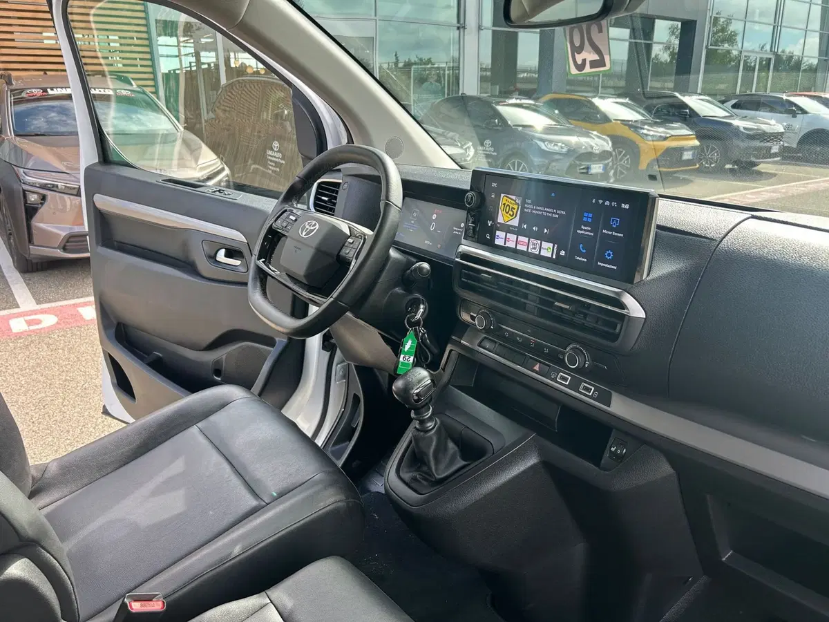 Toyota Proace Verso usata a Piacenza (19)