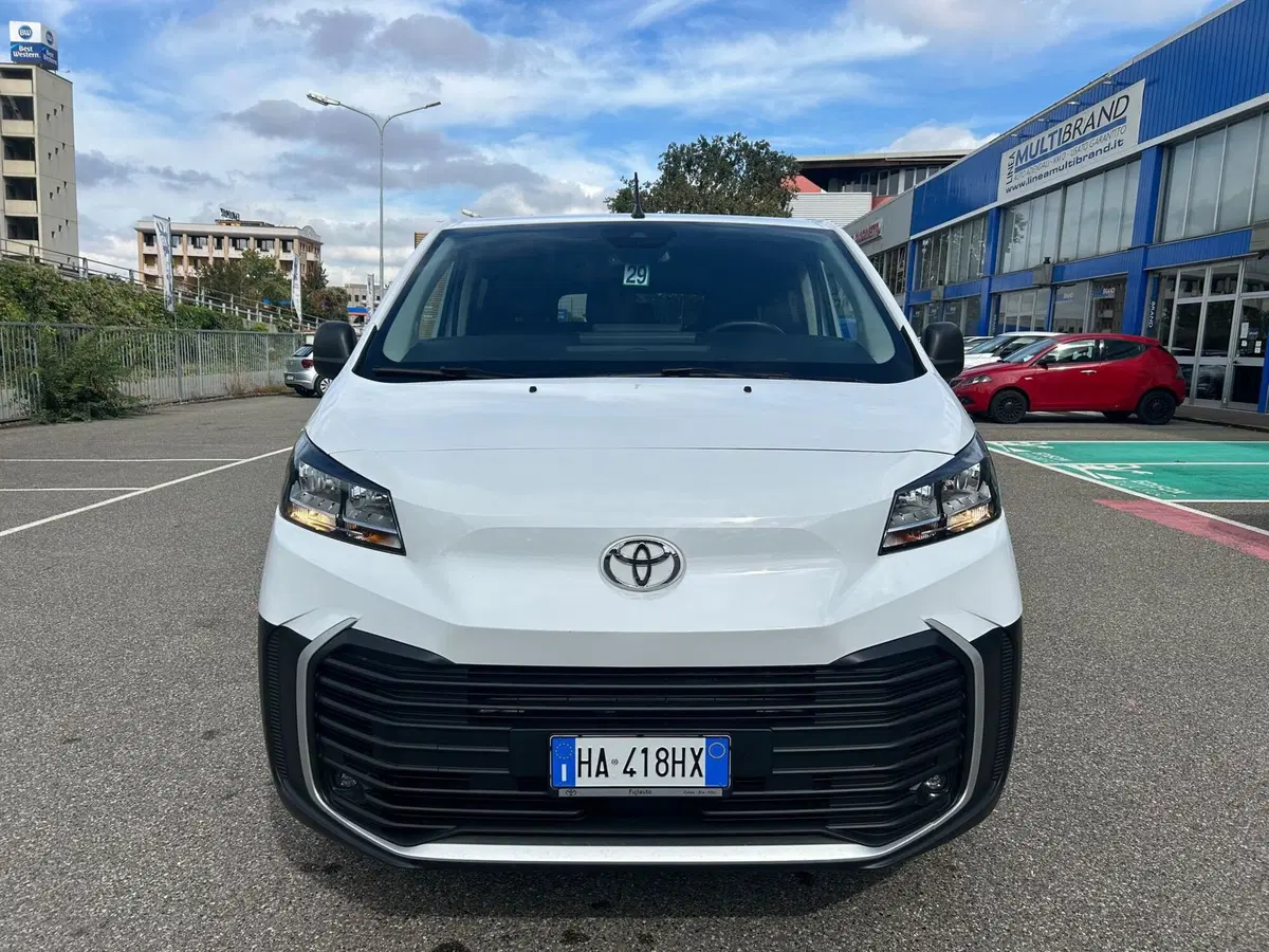 Toyota Proace Verso usata a Piacenza (7)
