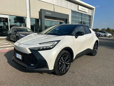 Toyota Toyota C-HR 2.0 phev Lounge fwd e-cvt del 2025 usata a Piacenza