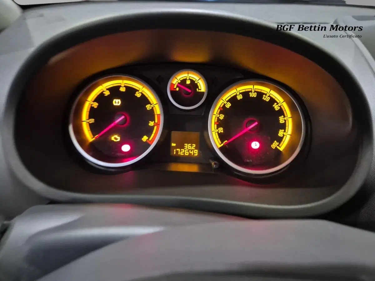 Opel Corsa usata a Padova (12)