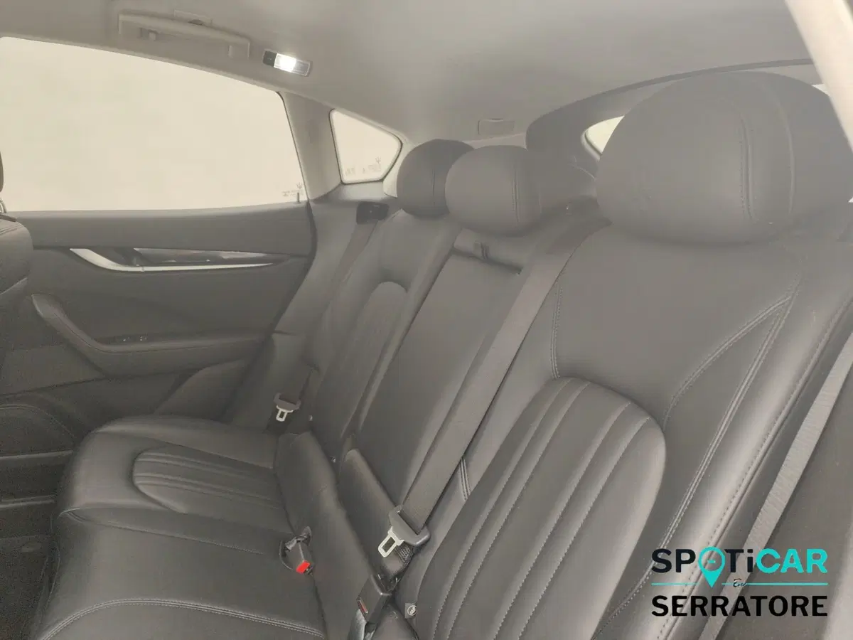 Maserati Levante usata a Como (13)