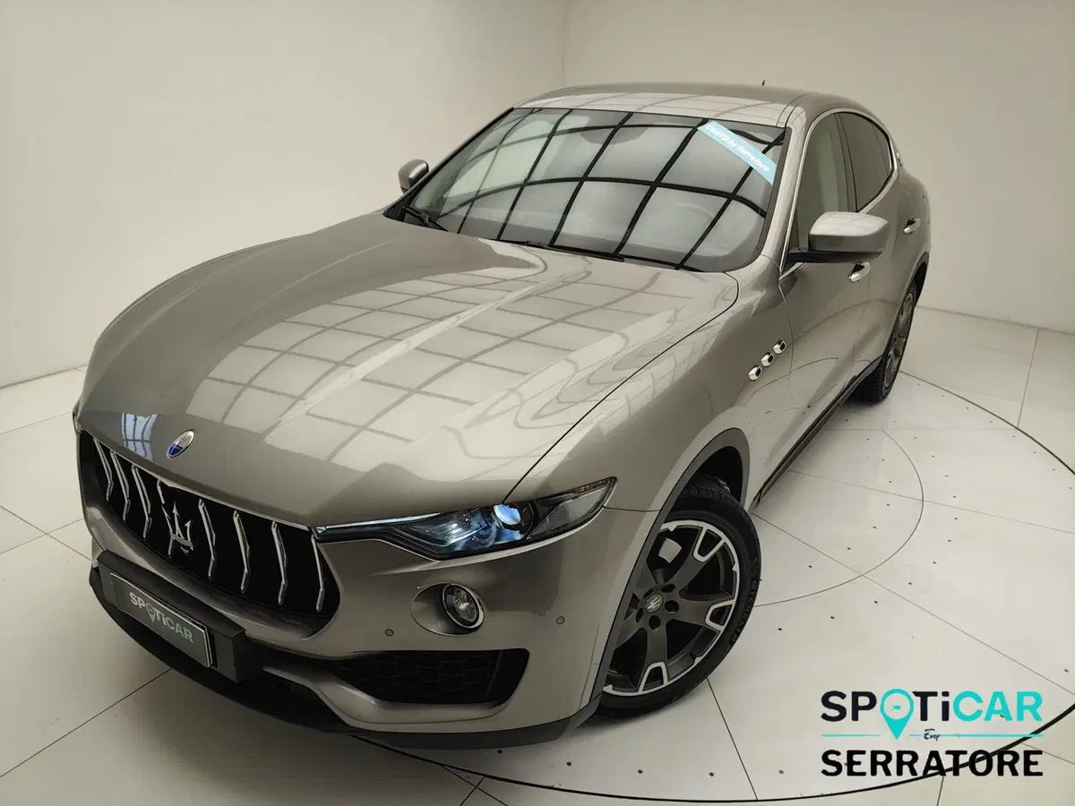 Maserati Levante usata a Como (15)