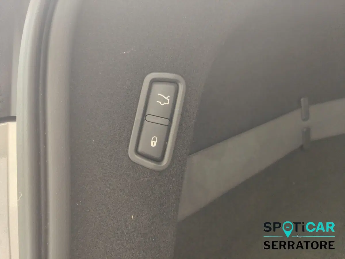 Maserati Levante usata a Como (17)