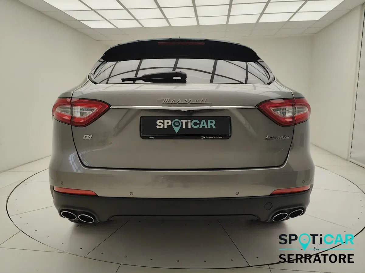 Maserati Levante usata a Como (5)