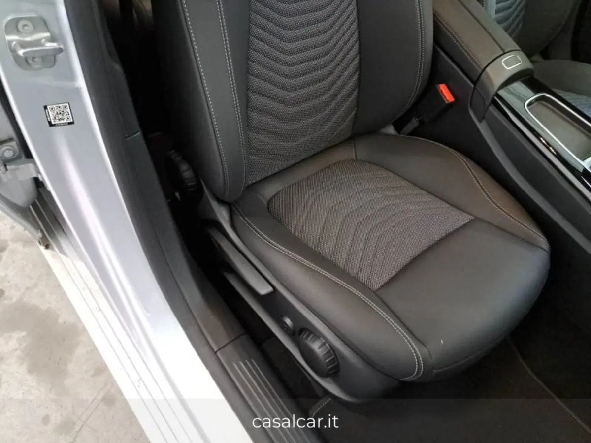Mercedes-Benz Classe A nuova a Salerno (11)
