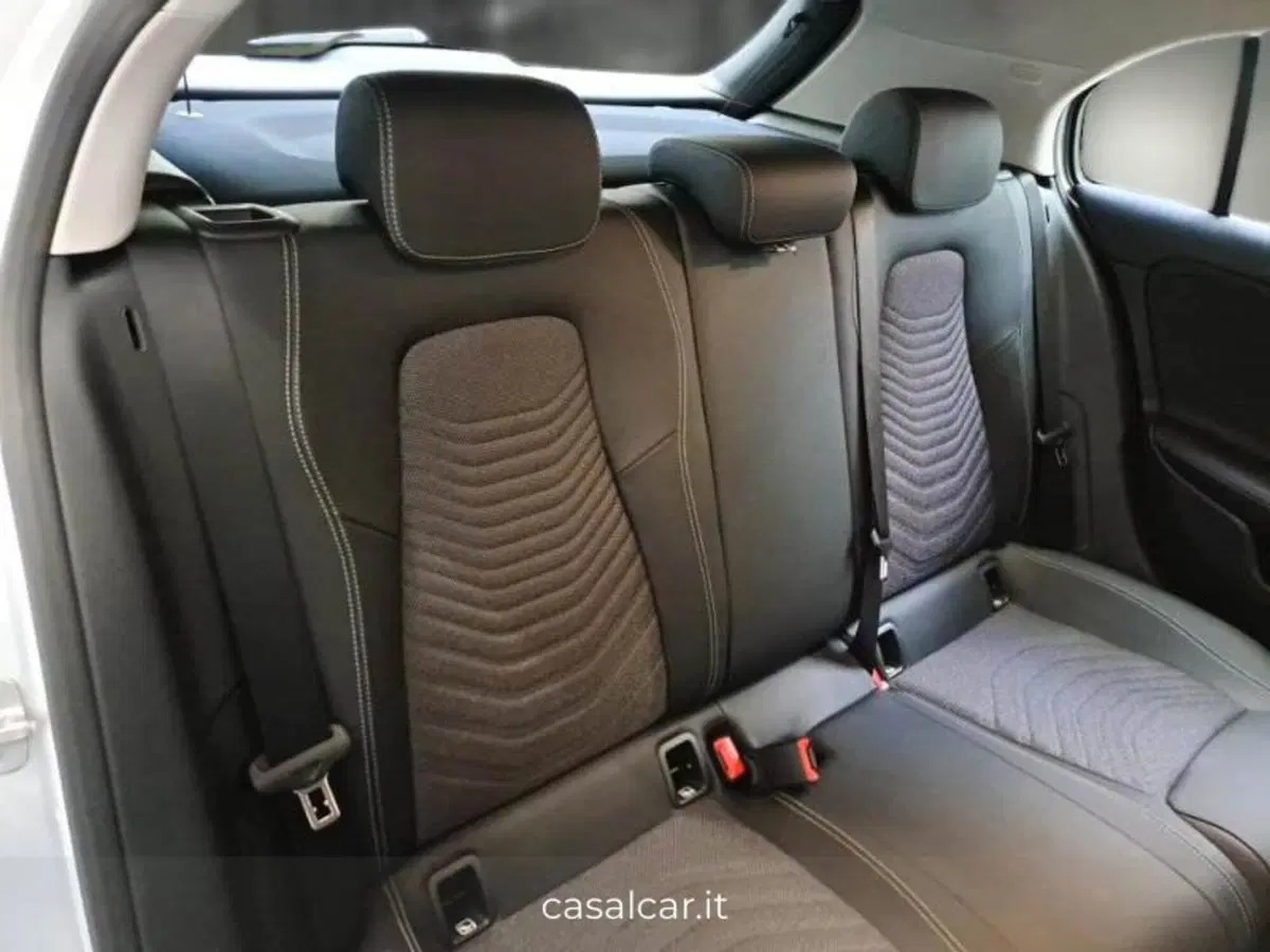Mercedes-Benz Classe A nuova a Salerno (12)