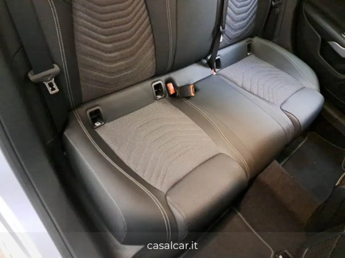 Mercedes-Benz Classe A nuova a Salerno (13)