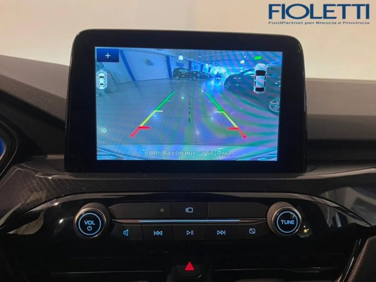 Ford Kuga nuova a Brescia (10)