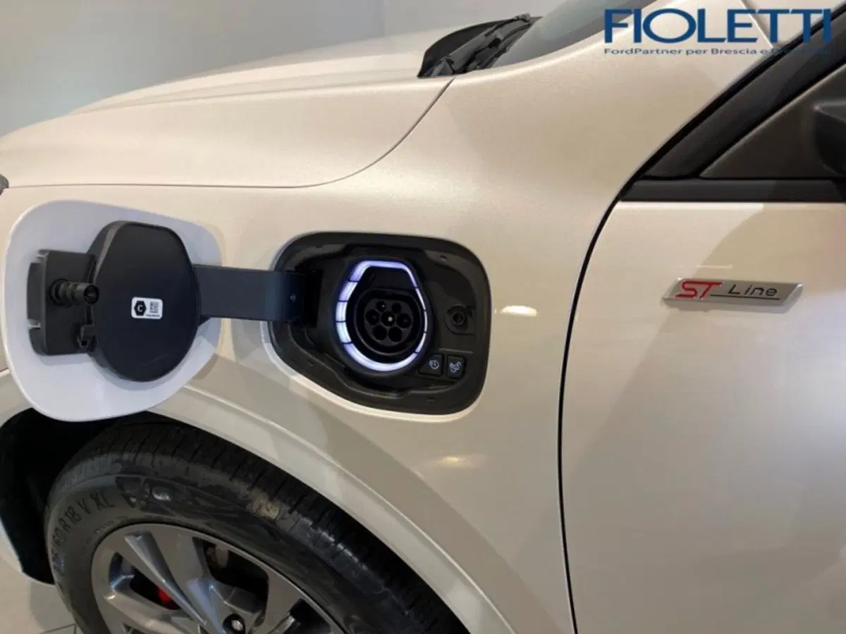 Ford Kuga nuova a Brescia (14)